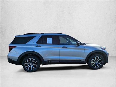 Used 2020 Ford Explorer ST image 4