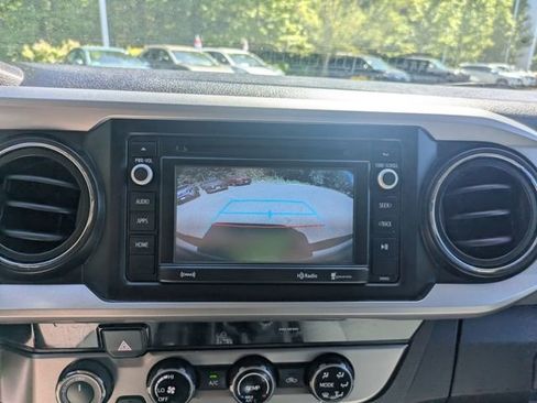 Used 2018 Toyota Tacoma SR5 AWD/4WD image 25