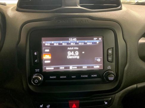 Used 2016 Jeep Renegade Trailhawk w/ Premium Trailhawk Package AWD/4WD image 33