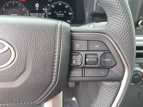 Certified 2025 Toyota Tacoma TRD Off-Road image 19