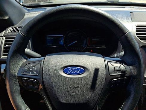 Used 2018 Ford Explorer XLT w/ Equipment Group 201A AWD/4WD image 22