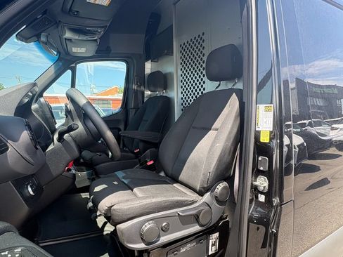 Used 2019 Mercedes-Benz Sprinter 1500 image 26