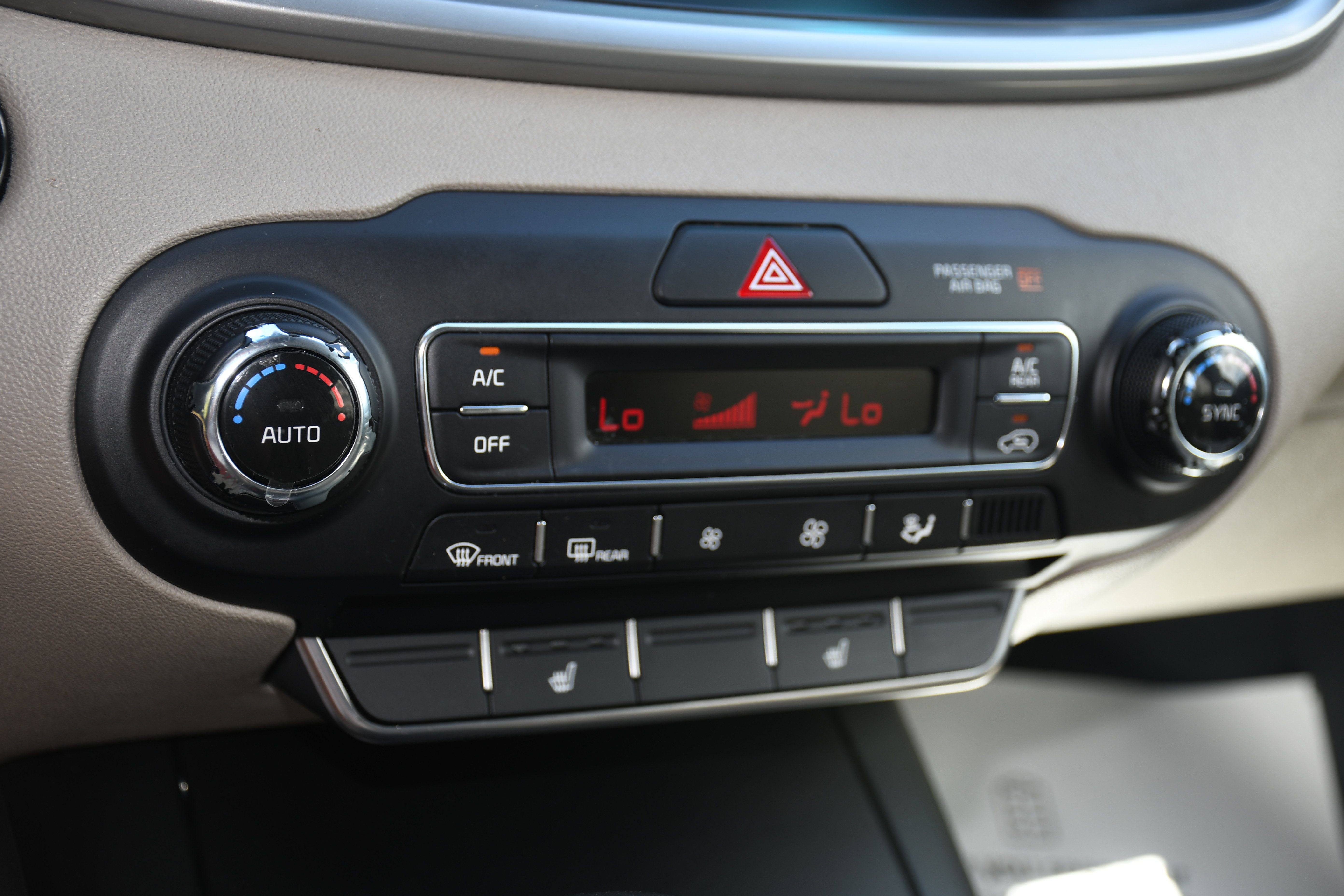 Used 2020 Kia Sorento S FWD image 15