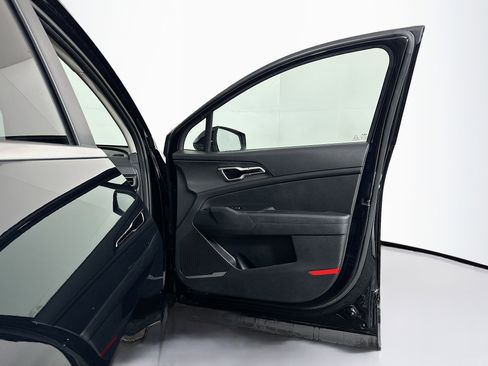 Used 2025 Kia Sportage LX AWD/4WD image 31