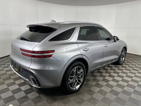 Used 2023 Genesis GV70 2.5T w/ Select Package image 3