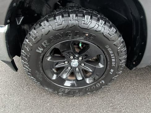 Used 2019 RAM 1500 Laramie image 9