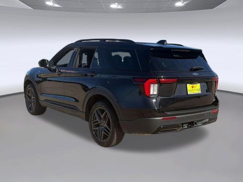 Used 2025 Ford Explorer ST-Line w/ ST-Line Street Pack AWD/4WD image 3