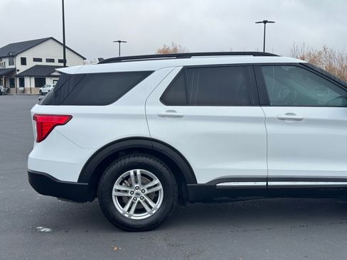 Used 2022 Ford Explorer XLT w/ Equipment Group 202A RWD image 5