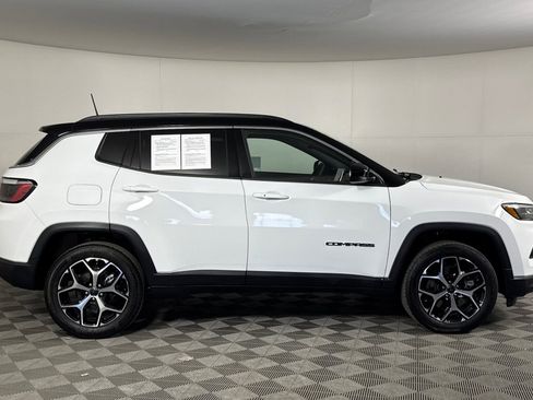 Used 2025 Jeep Compass Limited AWD/4WD image 2