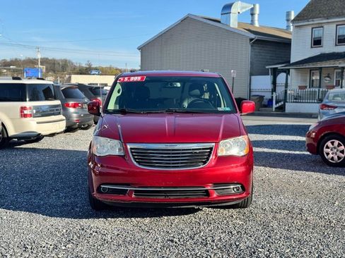 Used 2013 Chrysler Town & Country Touring FWD image 2