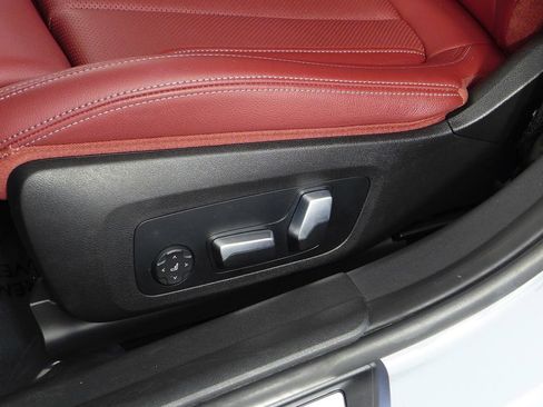 Used 2023 BMW 330i Sedan w/ M Sport Package image 23