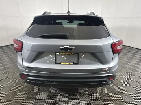 Used 2024 Chevrolet Trax RS w/ Sunroof Package FWD image 3