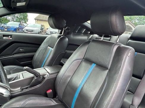 Used 2012 Ford Mustang GT Premium w/ HID Headlamps & Security Pkg RWD image 12
