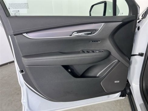 Certified 2025 Cadillac XT6 Luxury image 23