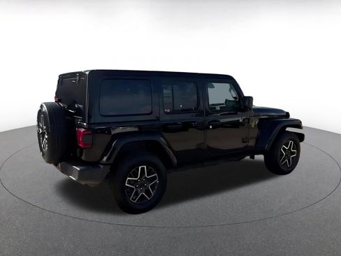 Used 2025 Jeep Wrangler Unlimited Sahara AWD/4WD image 9