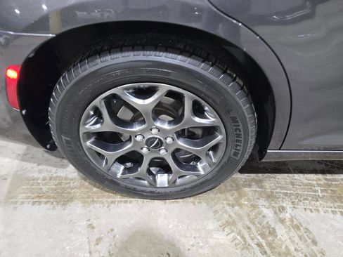 Used 2015 Chrysler 300 S image 20
