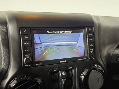 Used 2017 Jeep Wrangler Unlimited Sahara AWD/4WD image 16
