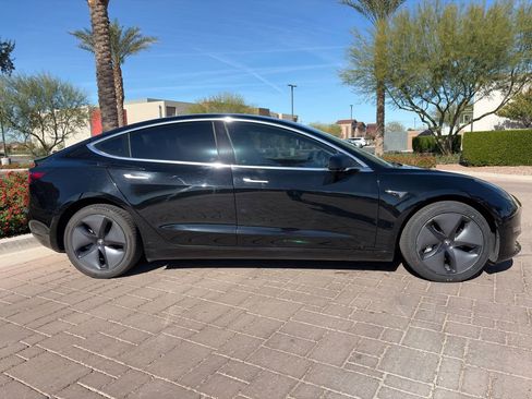 Used 2018 Tesla Model 3 Mid Range image 14