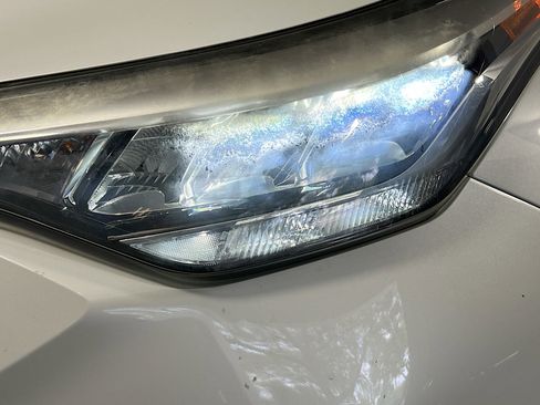 Used 2021 Toyota C-HR LE image 12