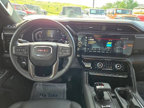 Used 2024 GMC Sierra 1500 AT4 w/ Technology Package AWD/4WD image 20