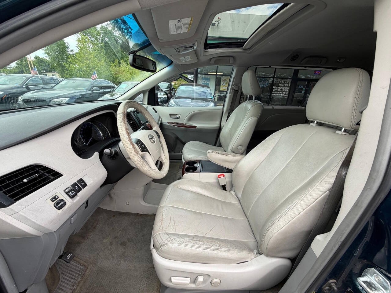 Used 2012 Toyota Sienna XLE FWD image 16