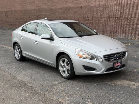 Used 2012 Volvo S60 T5 FWD image 1