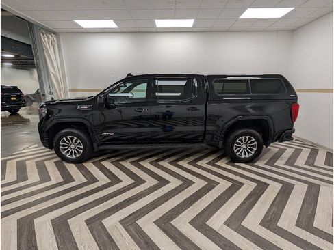 Used 2022 GMC Sierra 1500 AT4 w/ AT4 Preferred Package AWD/4WD image 3