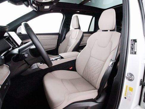 Certified 2025 Volvo XC90 T8 Plus w/ Protection Package Premier image 21
