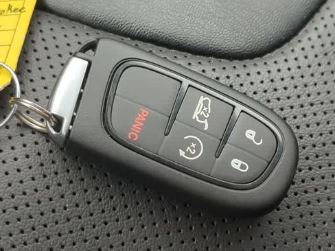 Used 2022 Jeep Cherokee Trailhawk w/ Premium Leather Package AWD/4WD image 34