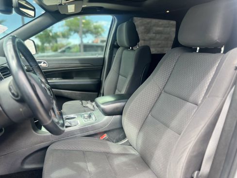 Used 2019 Jeep Grand Cherokee Laredo AWD/4WD image 31