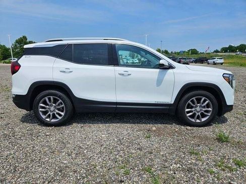 Used 2024 GMC Terrain SLT AWD/4WD image 8