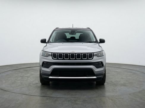 Used 2025 Jeep Compass Limited AWD/4WD image 2