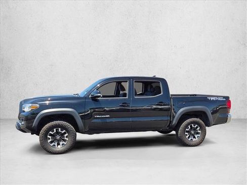 Used 2019 Toyota Tacoma TRD Off-Road RWD image 2