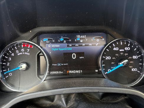 Used 2018 Ford F250 Lariat w/ Chrome Package AWD/4WD image 12
