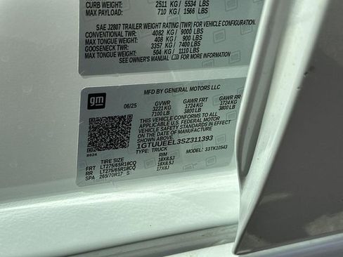 Used 2025 GMC Sierra 1500 AT4 image 34