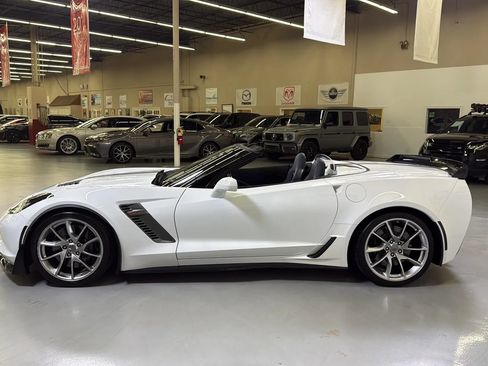 Used 2016 Chevrolet Corvette Z06 w/ 3LZ Preferred Equipment Group RWD image 9
