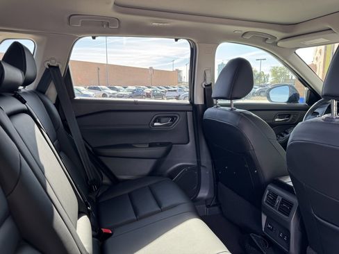 Used 2024 Nissan Rogue SL w/ SL Premium Package image 43