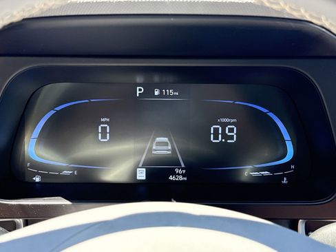 Used 2025 Hyundai Elantra Sport image 19