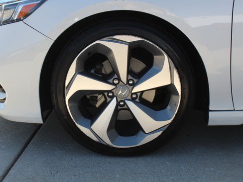Used 2018 Honda Accord Touring image 33