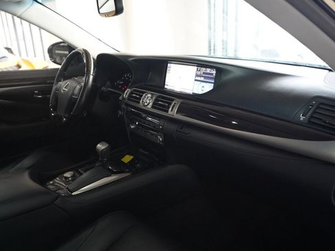 Used 2014 Lexus LS 460 RWD image 17