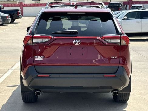 Used 2023 Toyota RAV4 XLE Premium FWD image 5