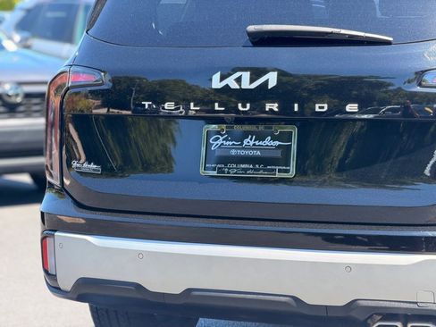 Used 2024 Kia Telluride EX w/ EX Captain's Chair Package FWD image 14