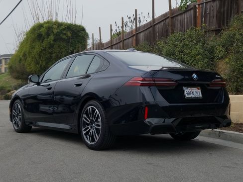 Used 2025 BMW 530i w/ M Sport Package image 28