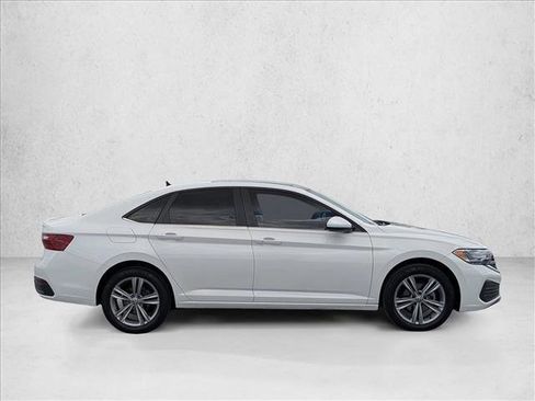 Used 2023 Volkswagen Jetta SE w/ Panoramic Sunroof Package FWD image 4