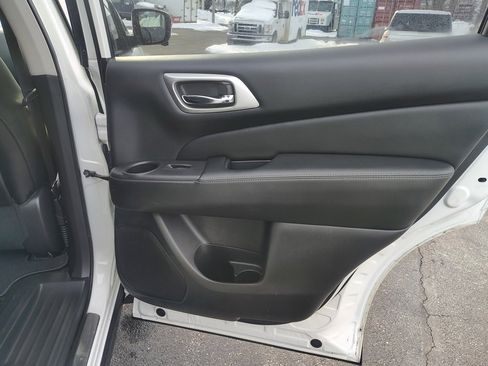 Used 2017 Nissan Pathfinder Platinum w/ Midnight Edition Package image 28