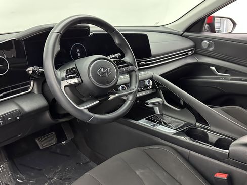 Used 2023 Hyundai Elantra SEL w/ Convenience Package image 8