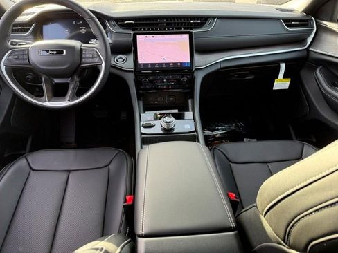 New 2025 Jeep Grand Cherokee L Limited w/ Luxury Tech Group II AWD/4WD image 9