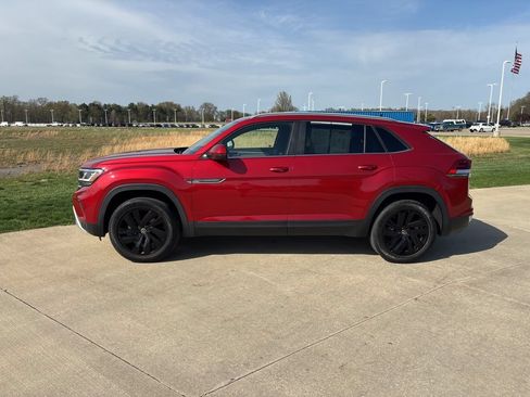 Used 2022 Volkswagen Atlas Cross Sport SE FWD image 6