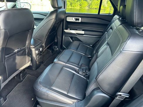 Used 2021 Ford Explorer Limited w/ Equipment Group 301A AWD/4WD image 13