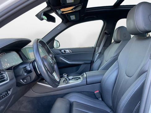 Used 2022 BMW X5 xDrive40i w/ Premium Package image 9